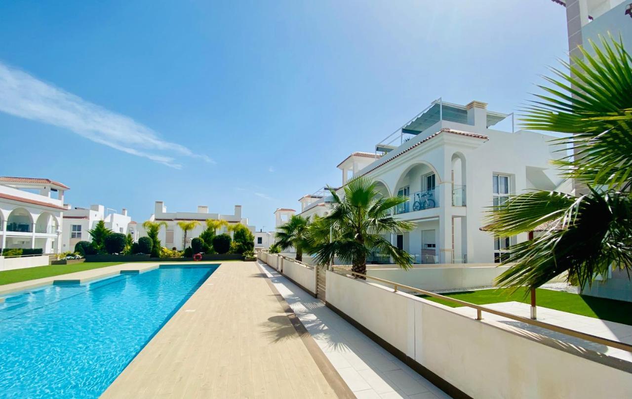 Fortuna Penthouse With Roof Terrace, Ac And Pool Рохалес Екстер'єр фото